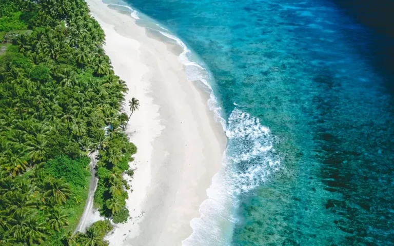 Tropical beach and blue ocean in the Maldives