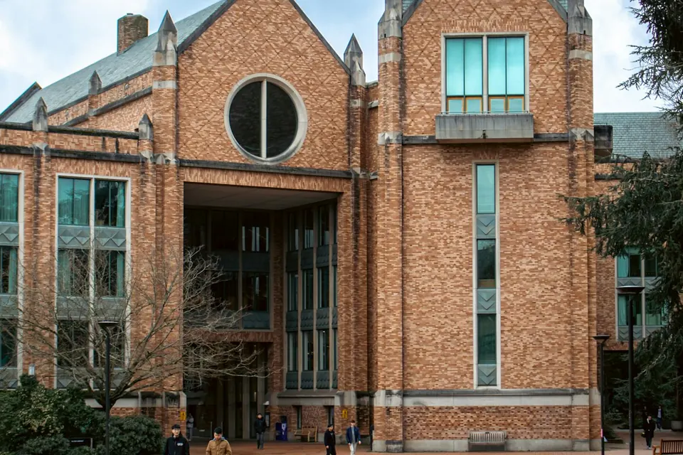 University of Washington library and students crossing the campus plaza